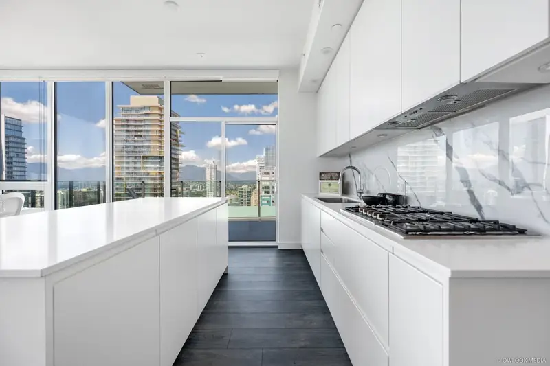 3204 6463 SILVER AVENUE - photo 3 of 18