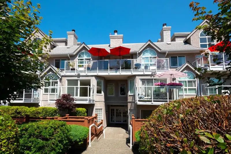 204 1265 W 11TH AVENUE - photo 1 of 40
