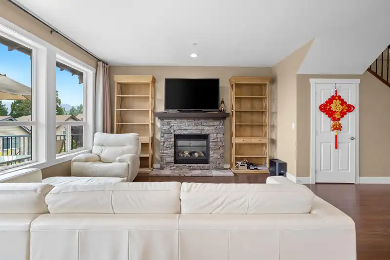 13735 230A STREET - photo 4 of 40