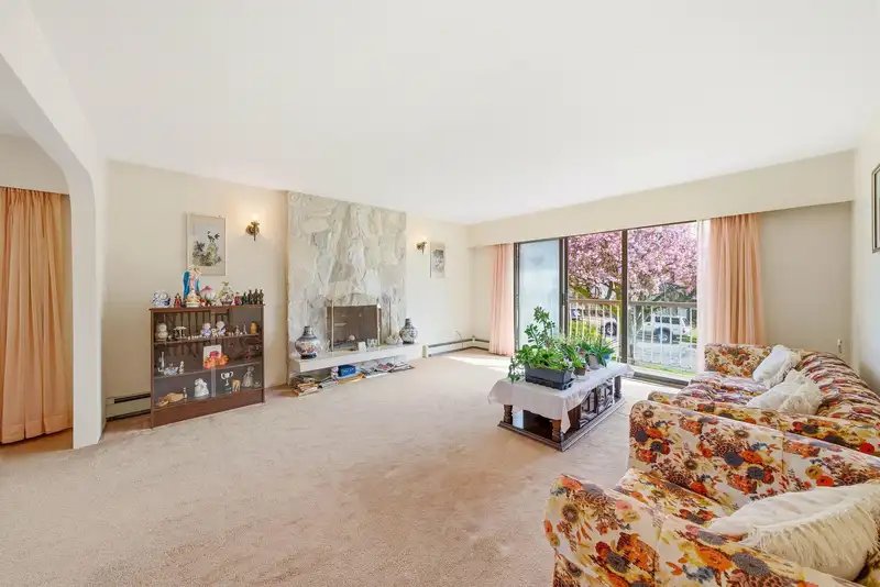3217 E 18TH AVENUE - photo 2 of 29