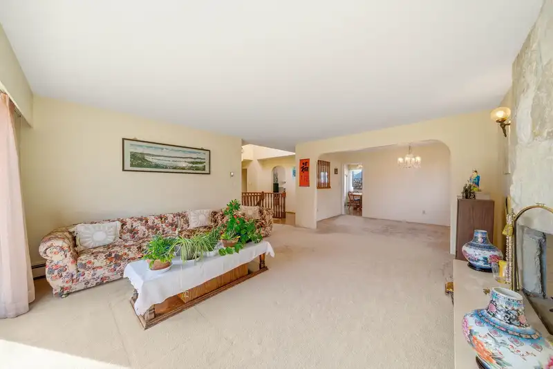 3217 E 18TH AVENUE - photo 4 of 29