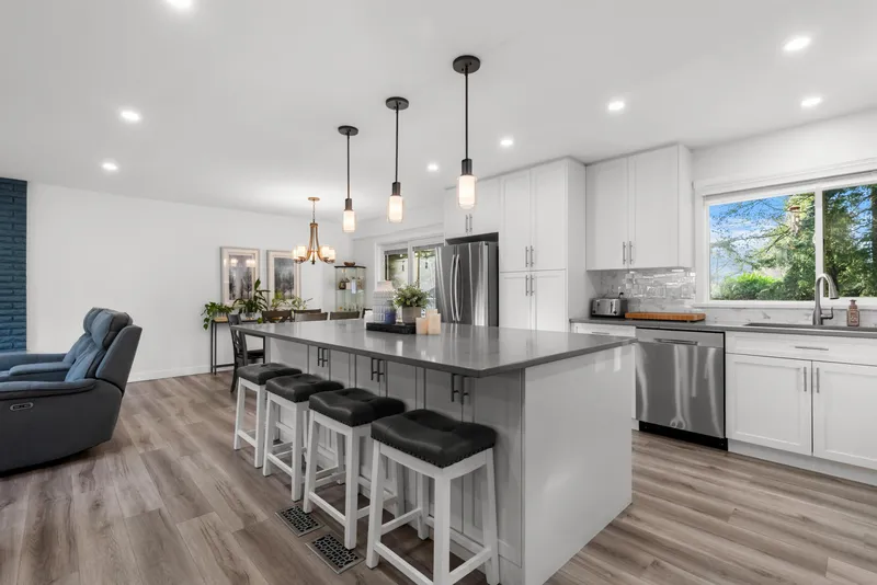 20754 39A AVENUE - photo 4 of 25