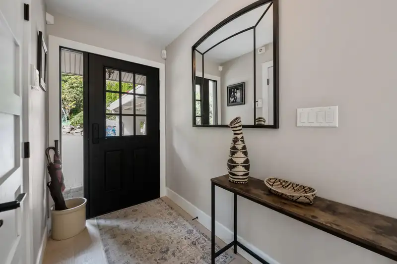 6240 ST. GEORGES AVENUE - photo 2 of 39