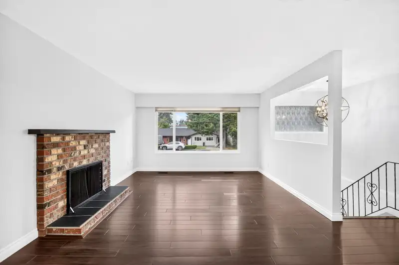 20800 CAMWOOD AVENUE - photo 4 of 40