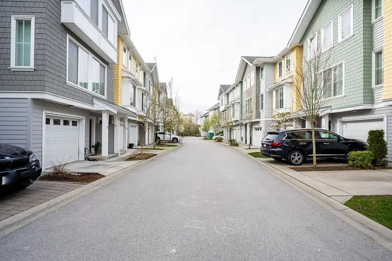 108 5550 ADMIRAL WAY - photo 3 of 36