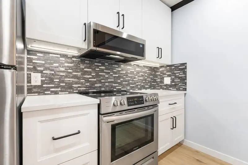 207 11595 FRASER STREET - photo 4 of 27