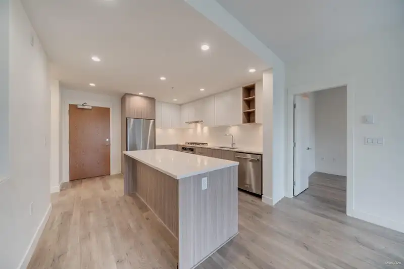 304 750 DOGWOOD STREET - photo 3 of 35