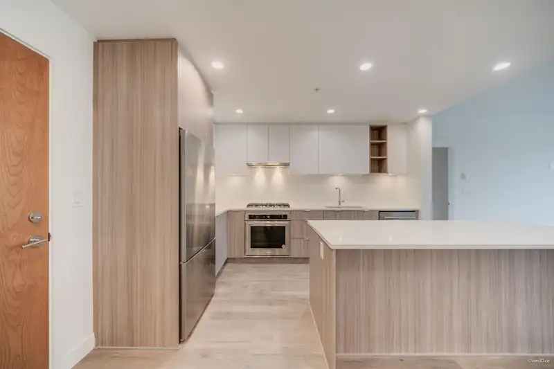 304 750 DOGWOOD STREET - photo 4 of 35