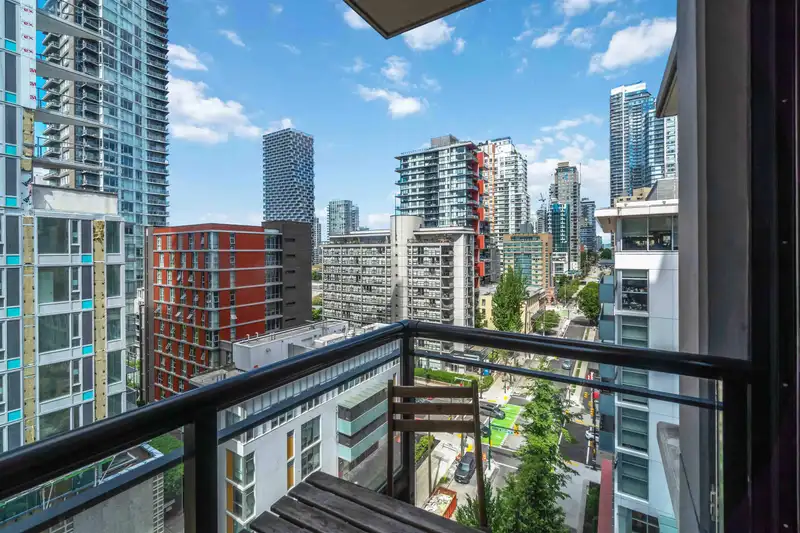1408 1295 RICHARDS STREET - photo 1 of 16