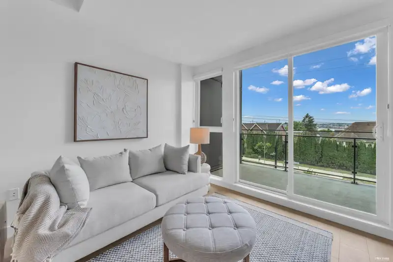 103/203 422 E 3RD STREET - photo 2 of 40