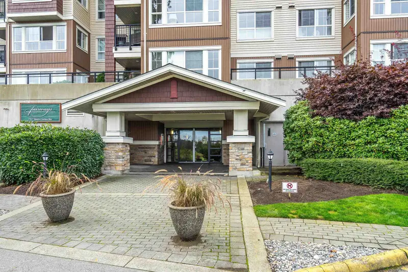 414 19677 MEADOW GARDENS WAY - photo 2 of 25