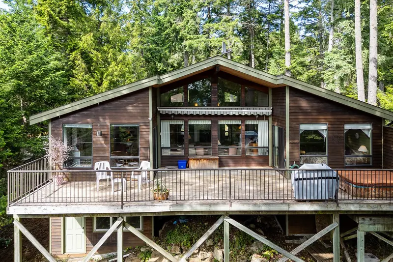 242 SPINNAKER DRIVE - photo 2 of 25