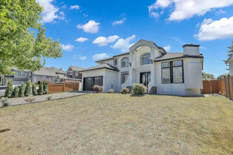 12242 98A AVENUE - photo 2 of 40