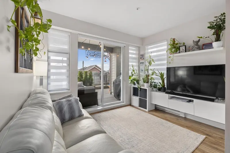 2102 963 CHARLAND AVENUE - photo 1 of 25