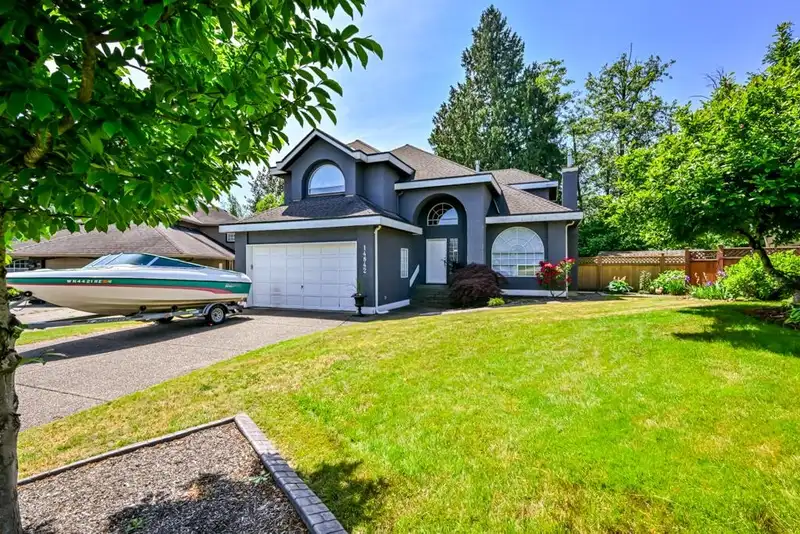 14842 82A AVENUE - photo 2 of 40