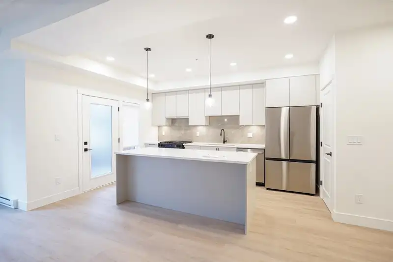 104 3528 146A STREET - photo 2 of 19