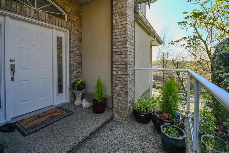 2 915 FORT FRASER RISE - photo 2 of 40