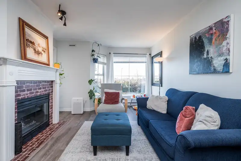 209 15150 108 AVENUE - photo 1 of 31