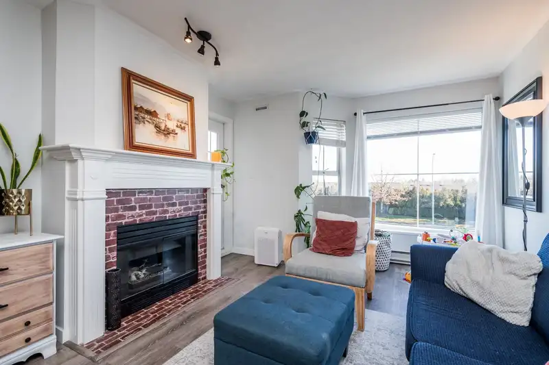 209 15150 108 AVENUE - photo 2 of 31