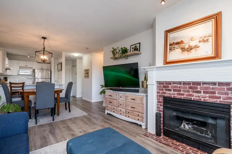 209 15150 108 AVENUE - photo 4 of 31