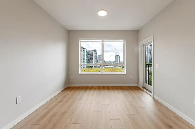 602 110 E 17TH STREET - photo 3 of 37