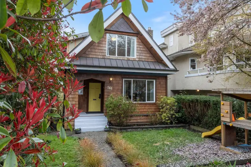 261 E 4TH STREET - photo 2 of 40
