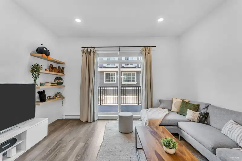 118 15850 85 AVENUE - photo 1 of 36