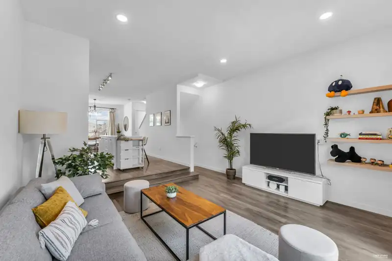 118 15850 85 AVENUE - photo 3 of 36