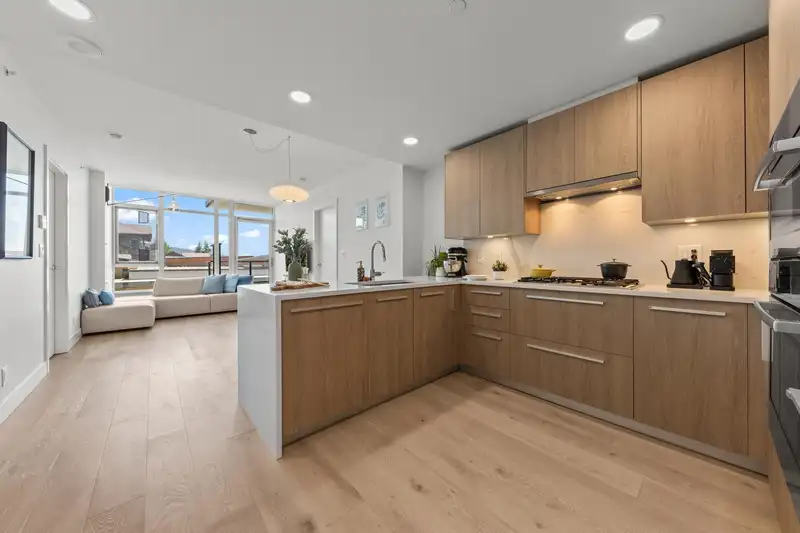 408 1210 E 27TH STREET - photo 2 of 20