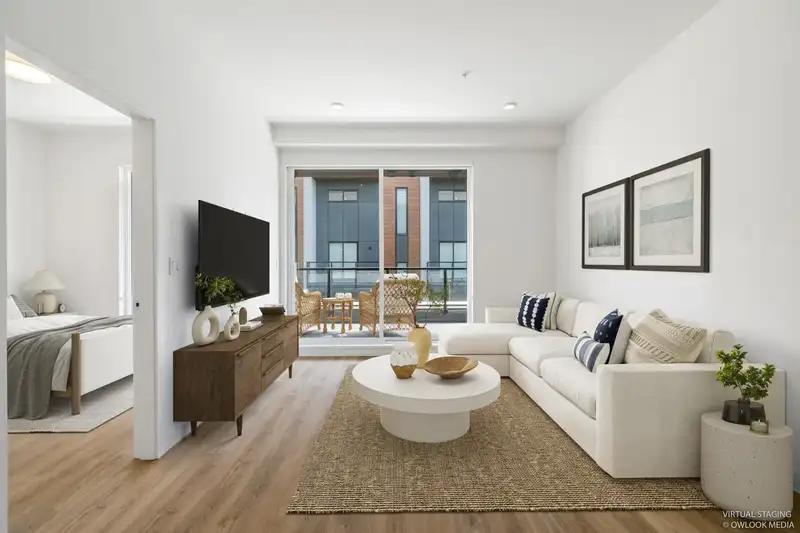 209 375 CLAYTON STREET - photo 1 of 11