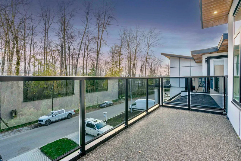 16647 18 AVENUE - photo 2 of 25