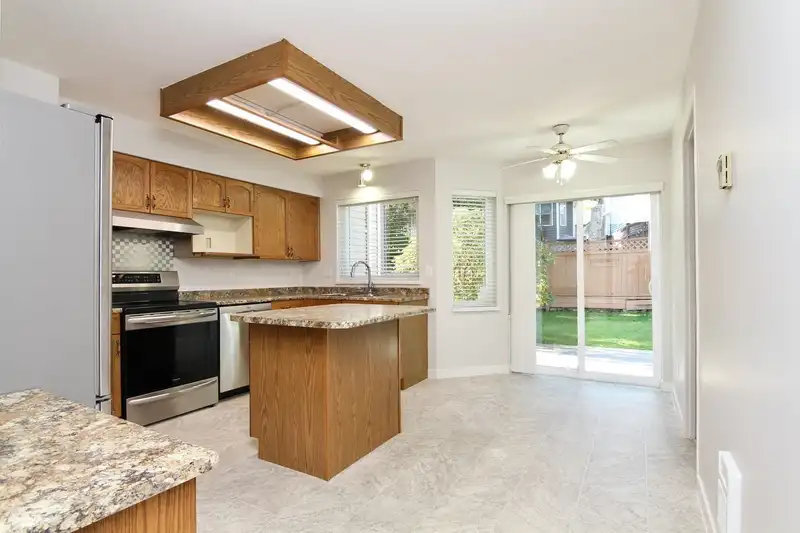 113 22515 116 AVENUE - photo 2 of 26
