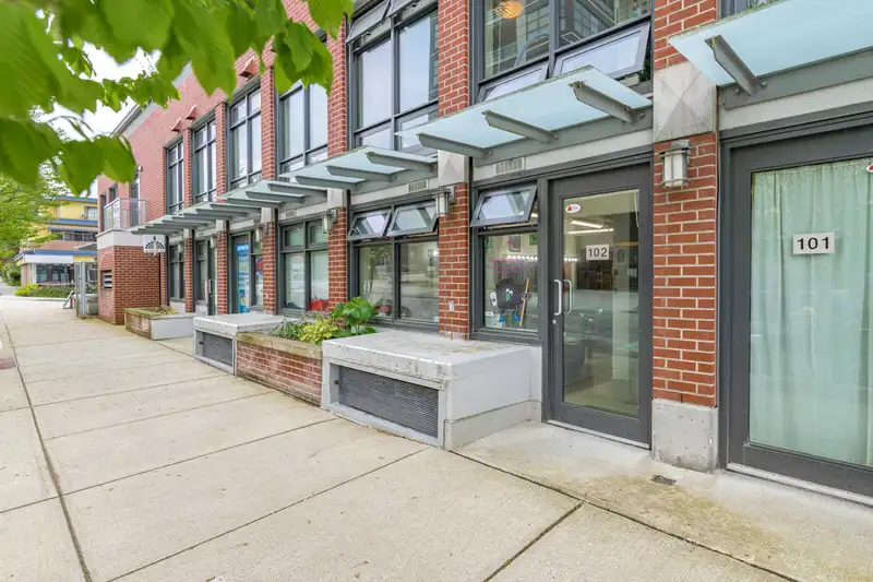 102 258 SIXTH STREET - photo 3 of 39