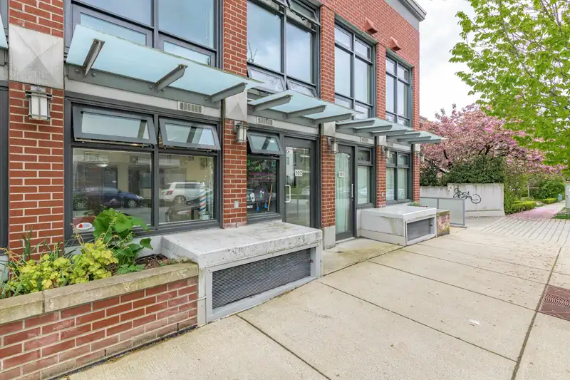 102 258 SIXTH STREET - photo 4 of 39