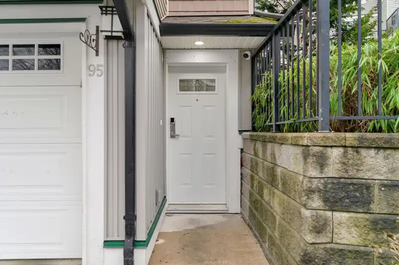 95 14356 63A AVENUE - photo 4 of 24