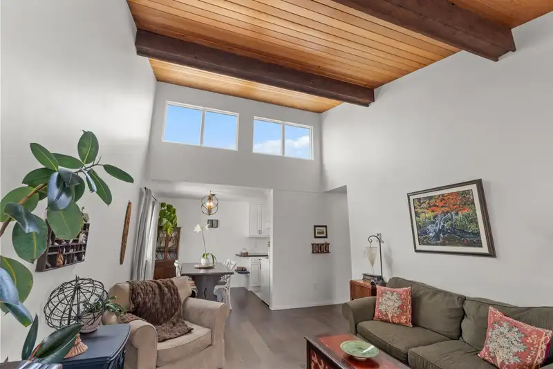 301 5553 16 AVENUE - photo 1 of 27