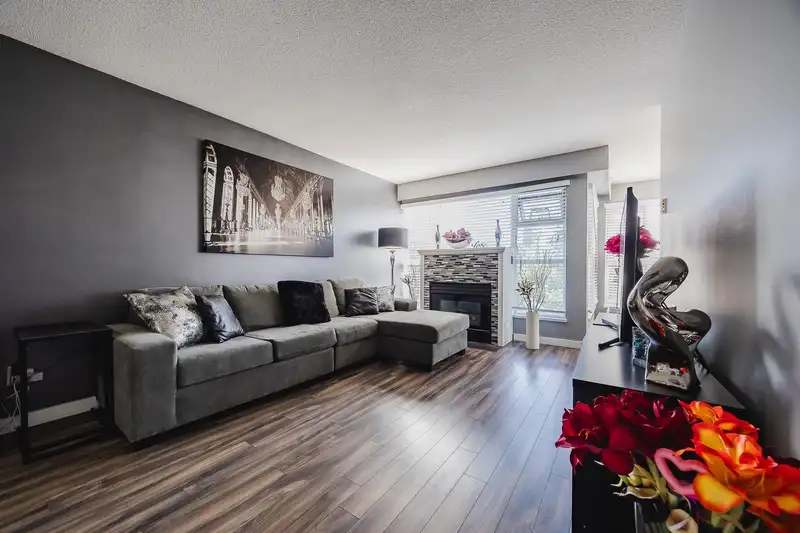 706 9830 WHALLEY BOULEVARD - photo 1 of 34