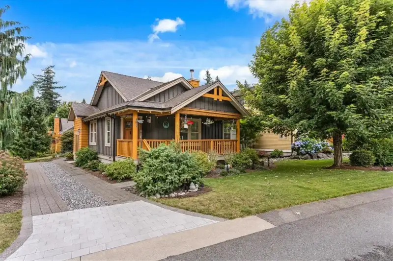 1862 BLACKBERRY LANE - photo 1 of 40