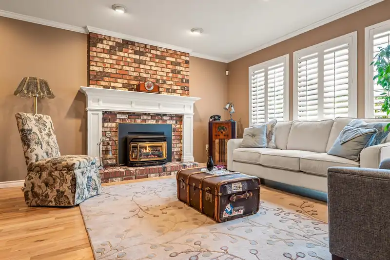 3162 OXFORD STREET - photo 4 of 35