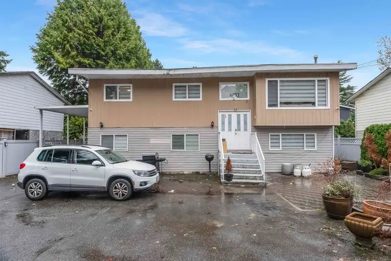 8132 116 STREET - photo 2 of 40