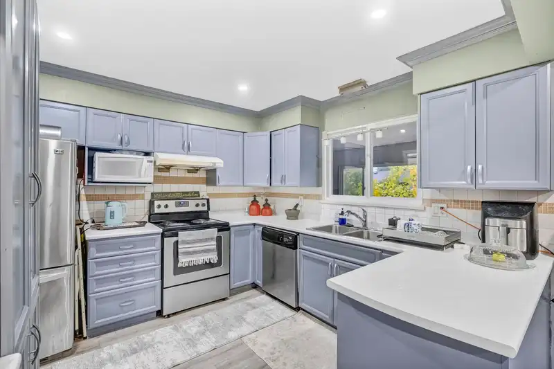 8132 116 STREET - photo 3 of 40