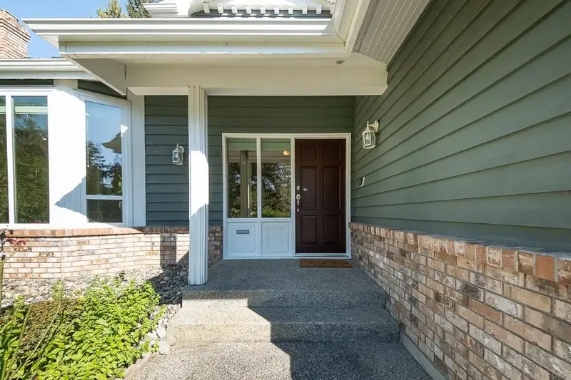 1639 133A STREET - photo 2 of 25