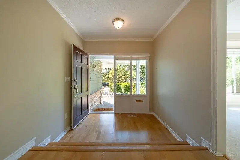 1639 133A STREET - photo 4 of 25