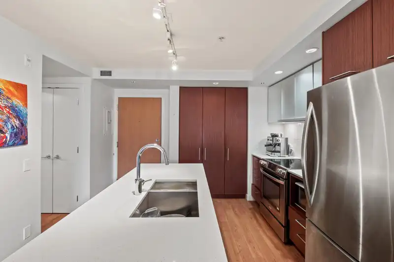414 221 E 3RD STREET - photo 3 of 20