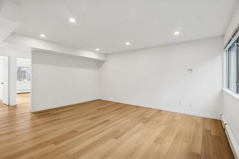 879 WESTVIEW CRESCENT - photo 2 of 25