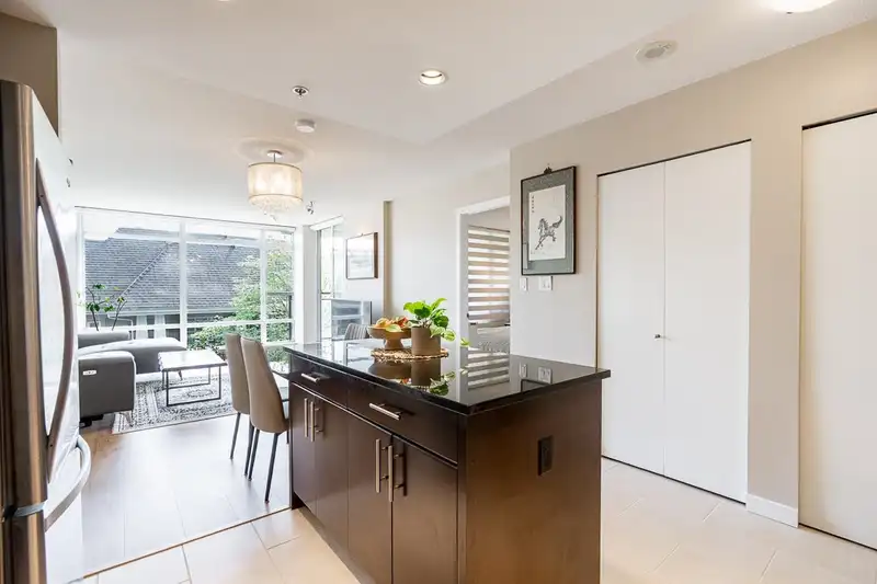 304 575 DELESTRE AVENUE - photo 3 of 38