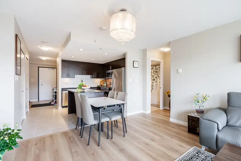 304 575 DELESTRE AVENUE - photo 4 of 38