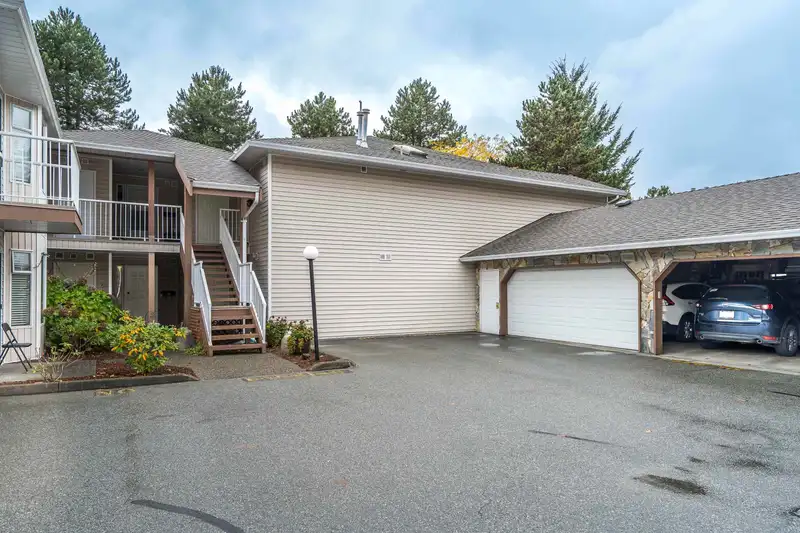 151 6875 121 STREET - photo 2 of 40
