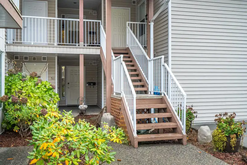 151 6875 121 STREET - photo 3 of 40