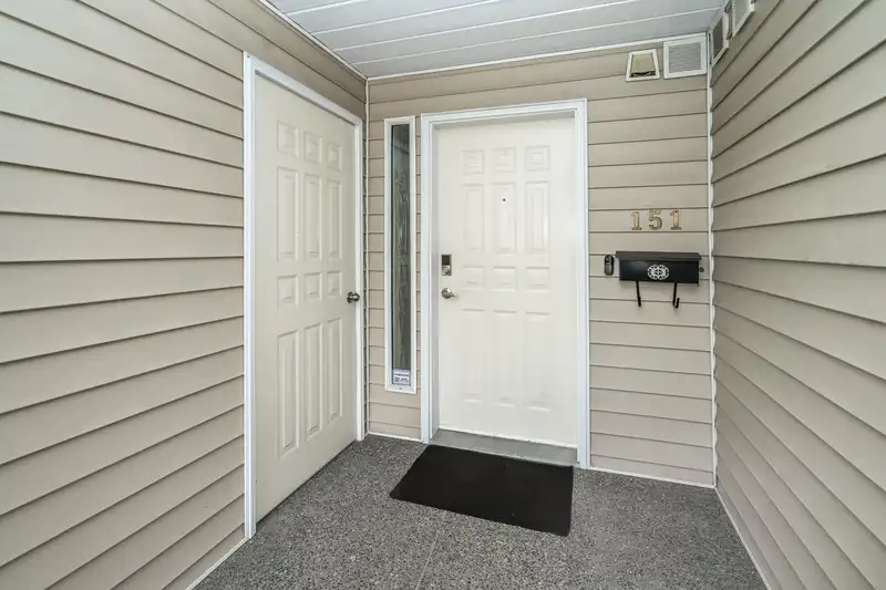 151 6875 121 STREET - photo 4 of 40